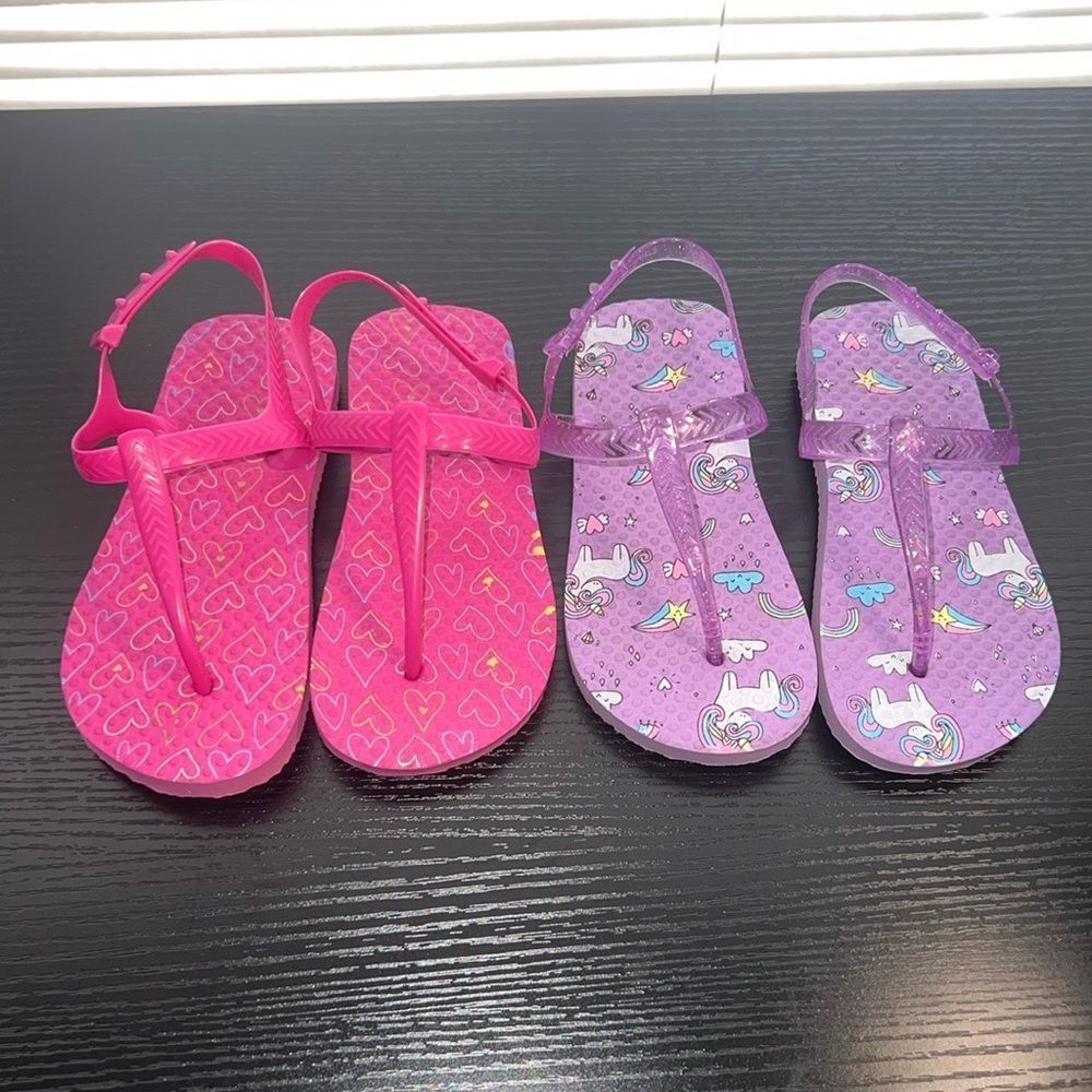 Toddler flip flops size 9-10..